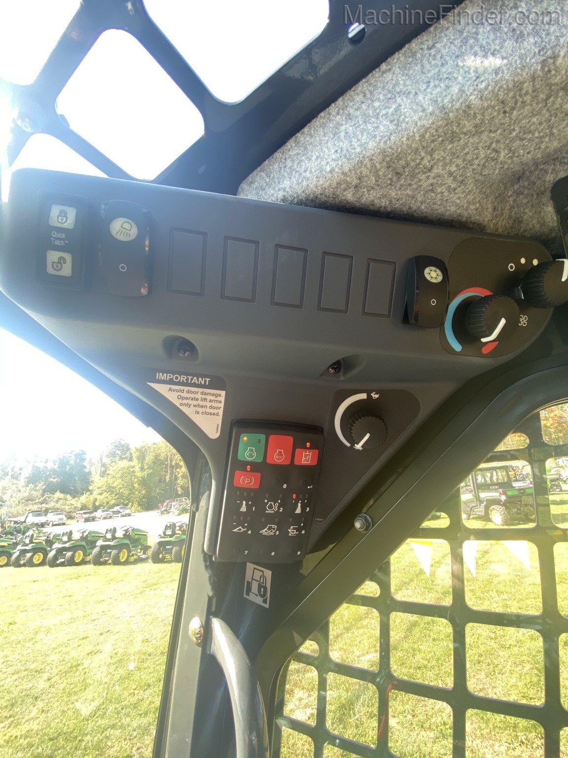 2020 John Deere 317G Image 9