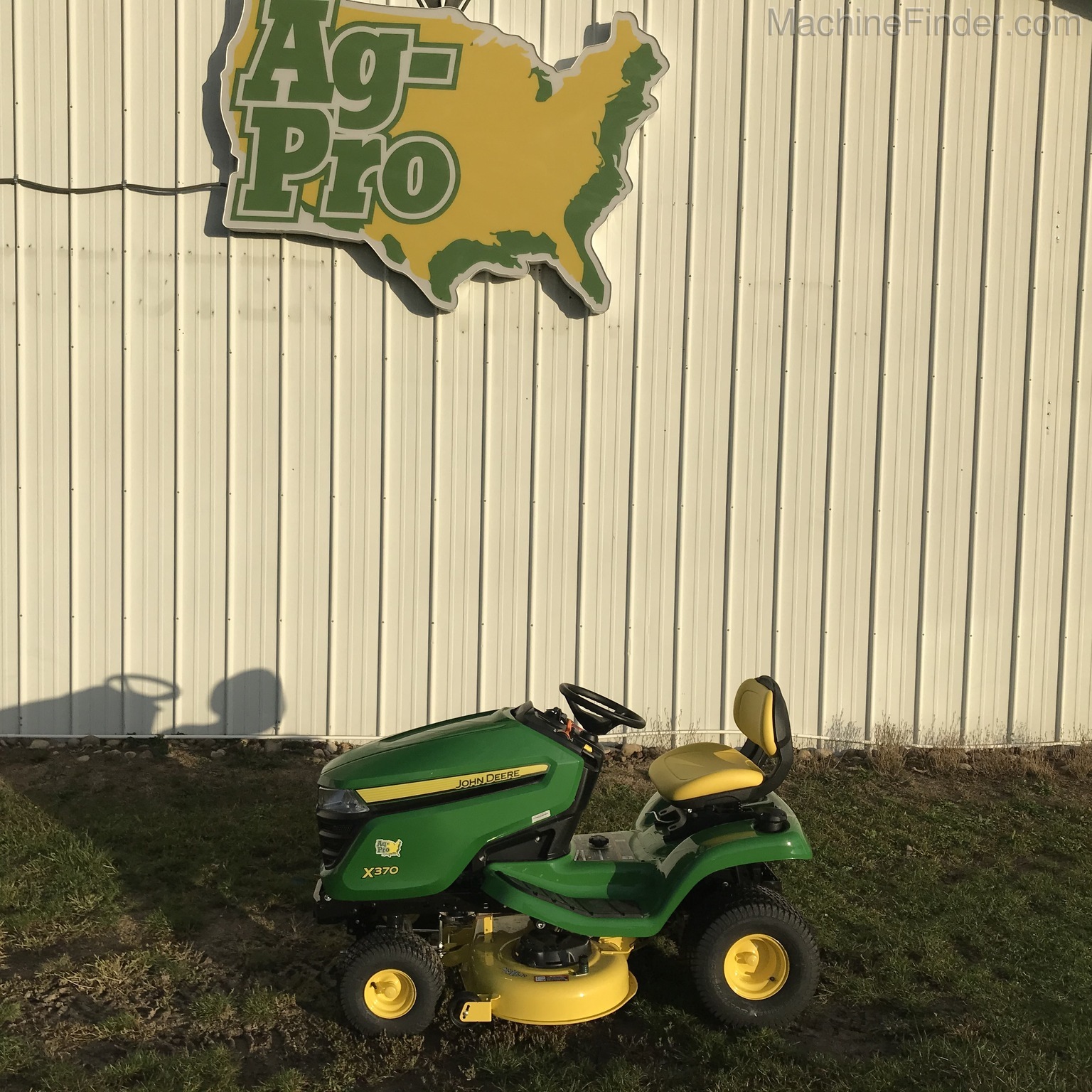 2020 John Deere X370 Image 1
