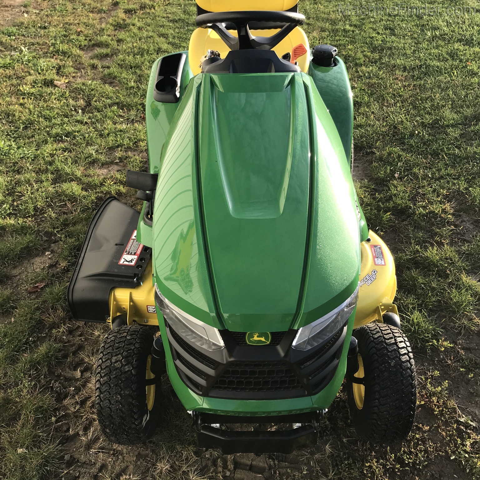 2020 John Deere X370 Image 4