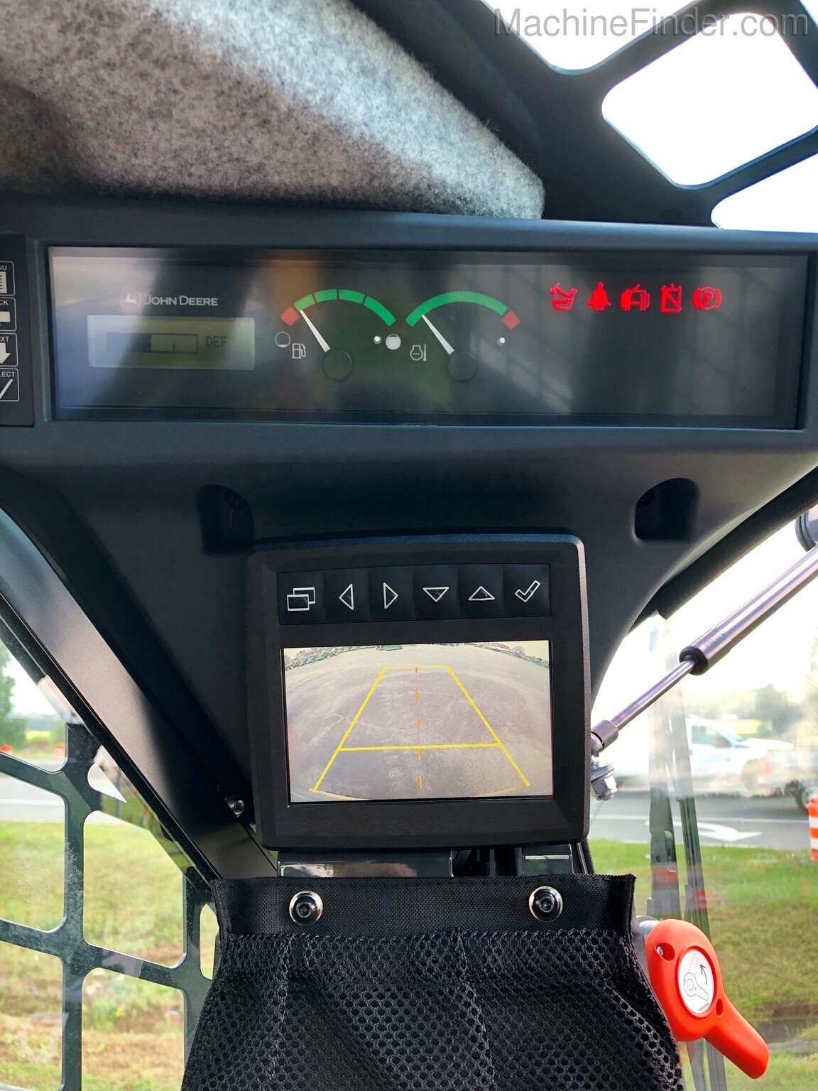 2020 John Deere 333G Image 6