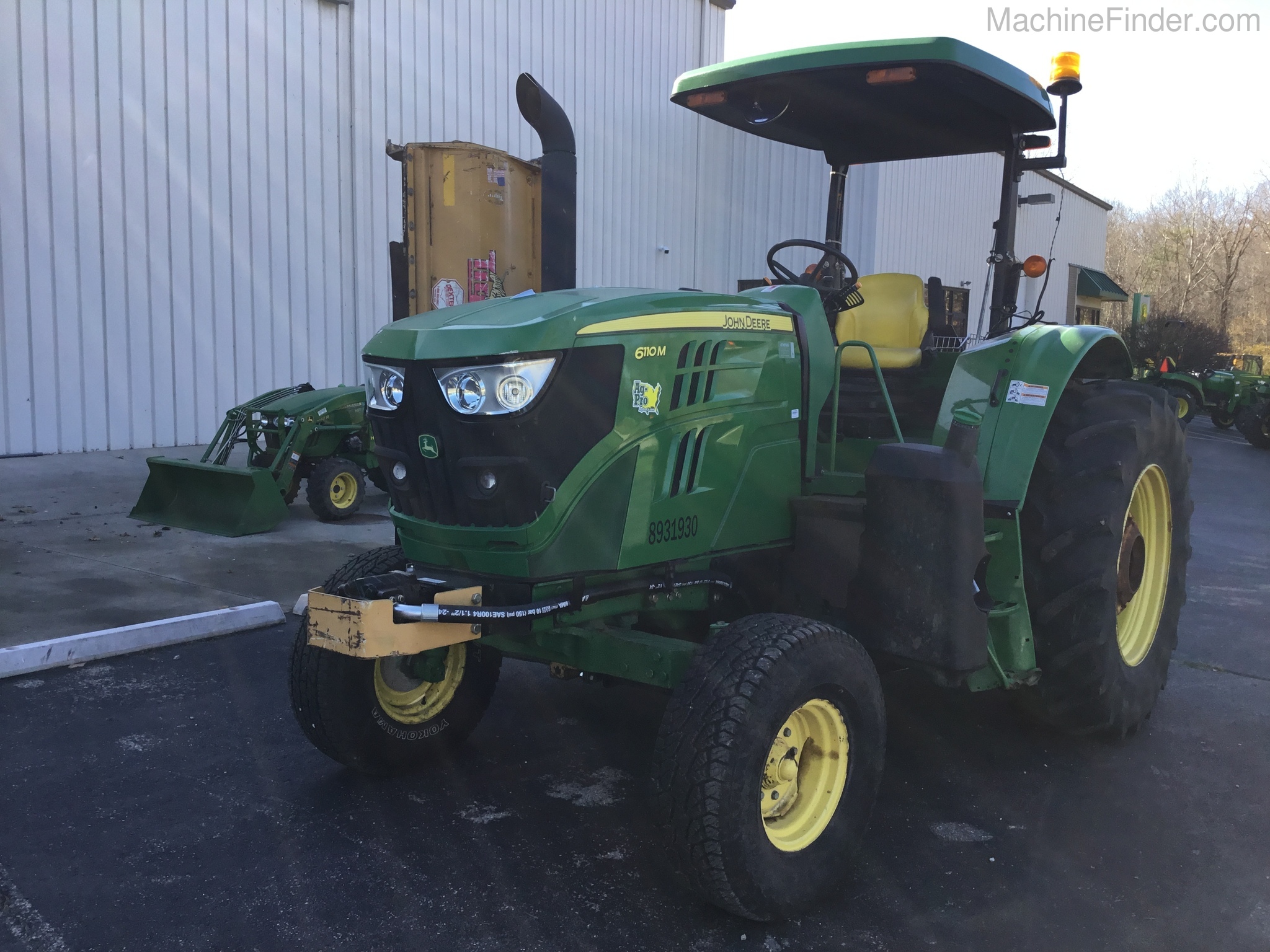 2016 John Deere 6110M Image 11
