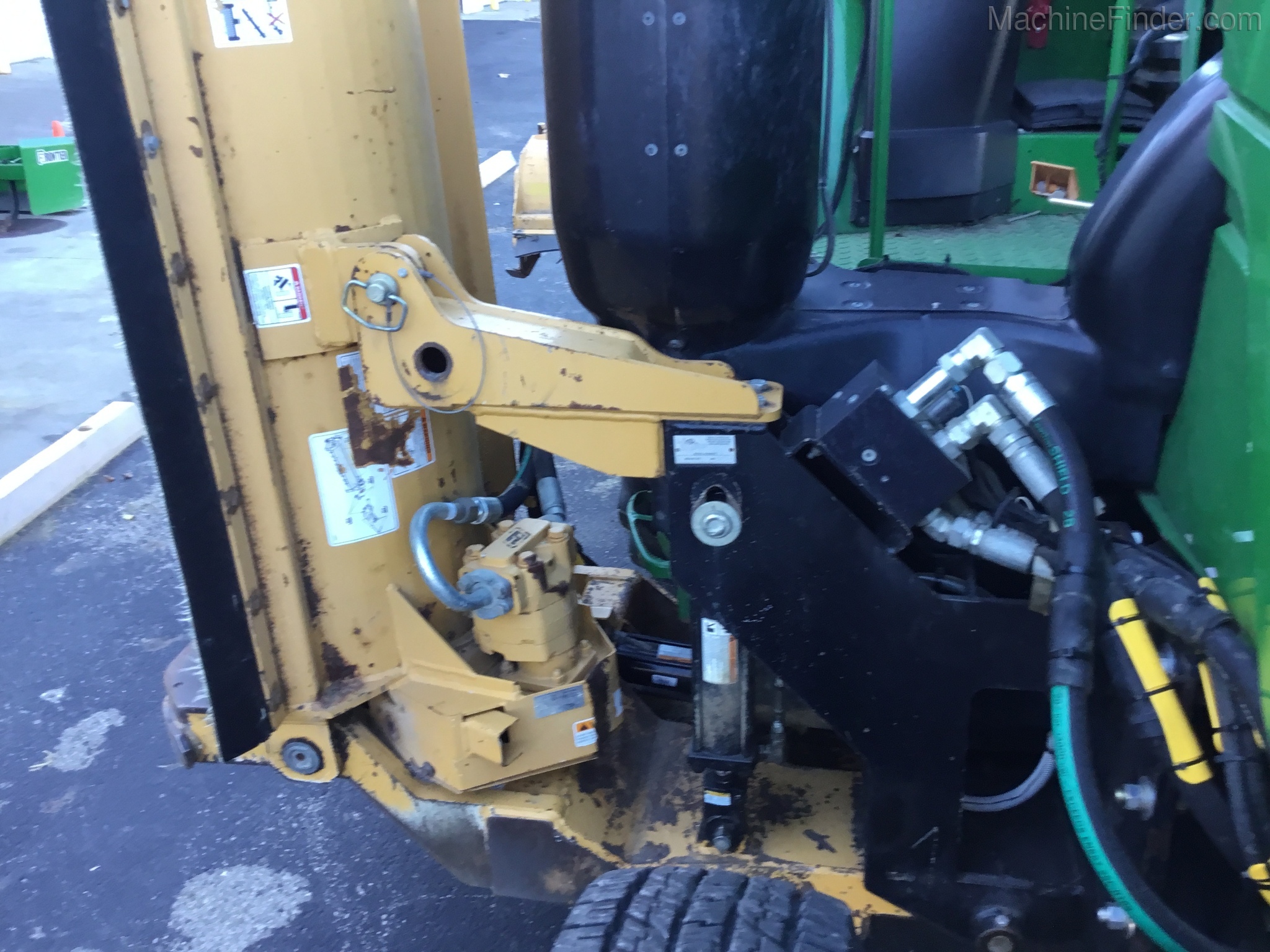 2016 John Deere 6110M Image 16