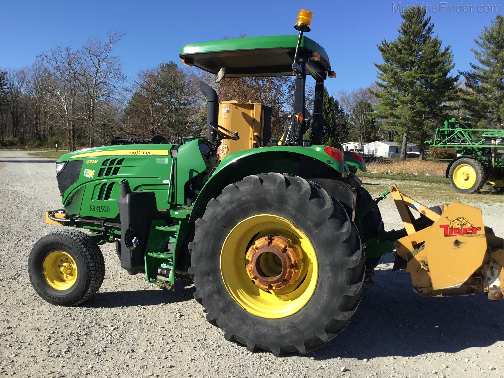 2016 John Deere 6110M Image 4