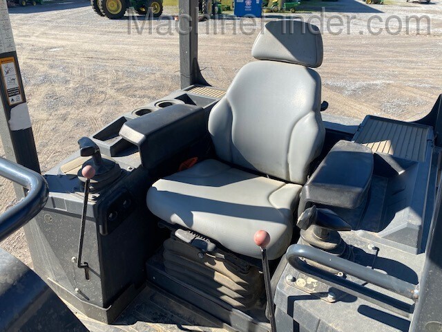 2017 John Deere 450K Image 8