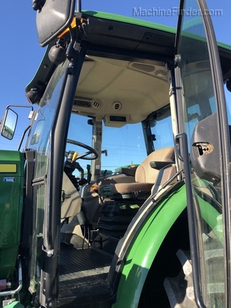 2015 John Deere 6105D Image 6
