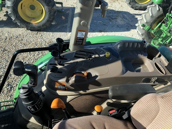 2015 John Deere 6105D Image 8