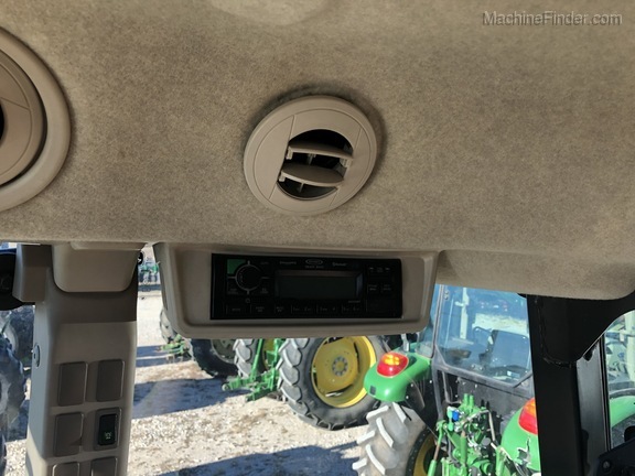 2015 John Deere 6105D Image 9