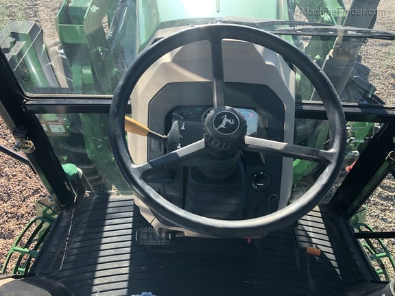 2015 John Deere 6105D Image 11