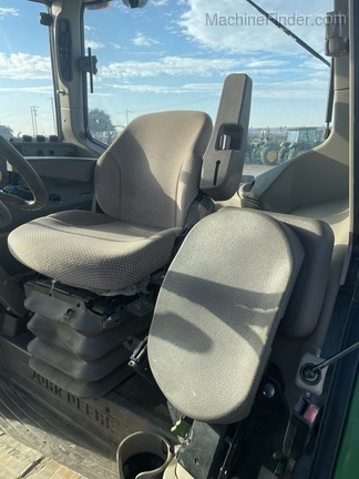 2016 John Deere 6155M Image 8