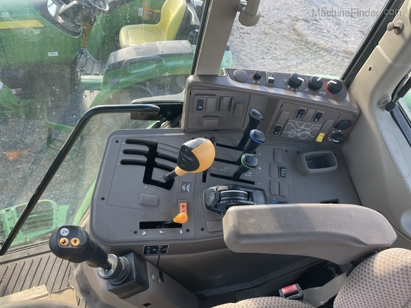 2016 John Deere 6155M Image 11