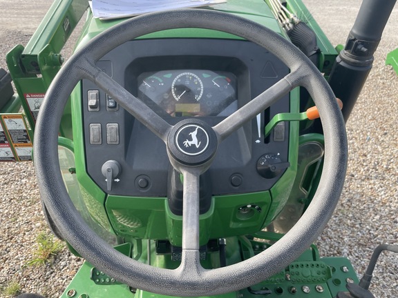 2015 John Deere 5045E Image 9