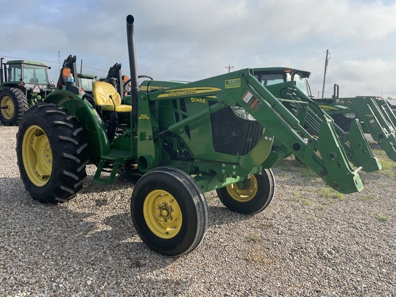 2015 John Deere 5045E Image 3
