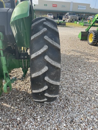 2015 John Deere 5045E Image 5