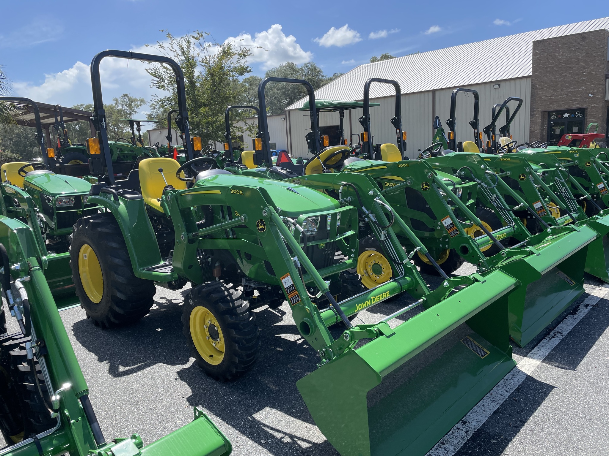 2023 John Deere 3038E Image 1