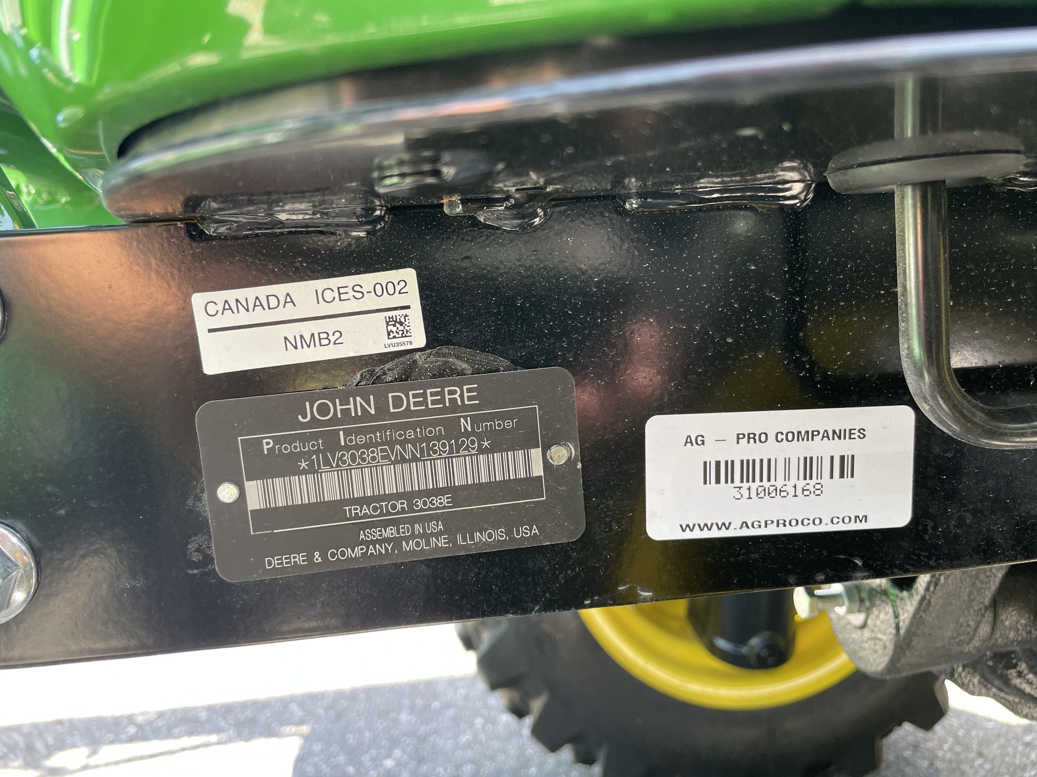 2023 John Deere 3038E Image 5