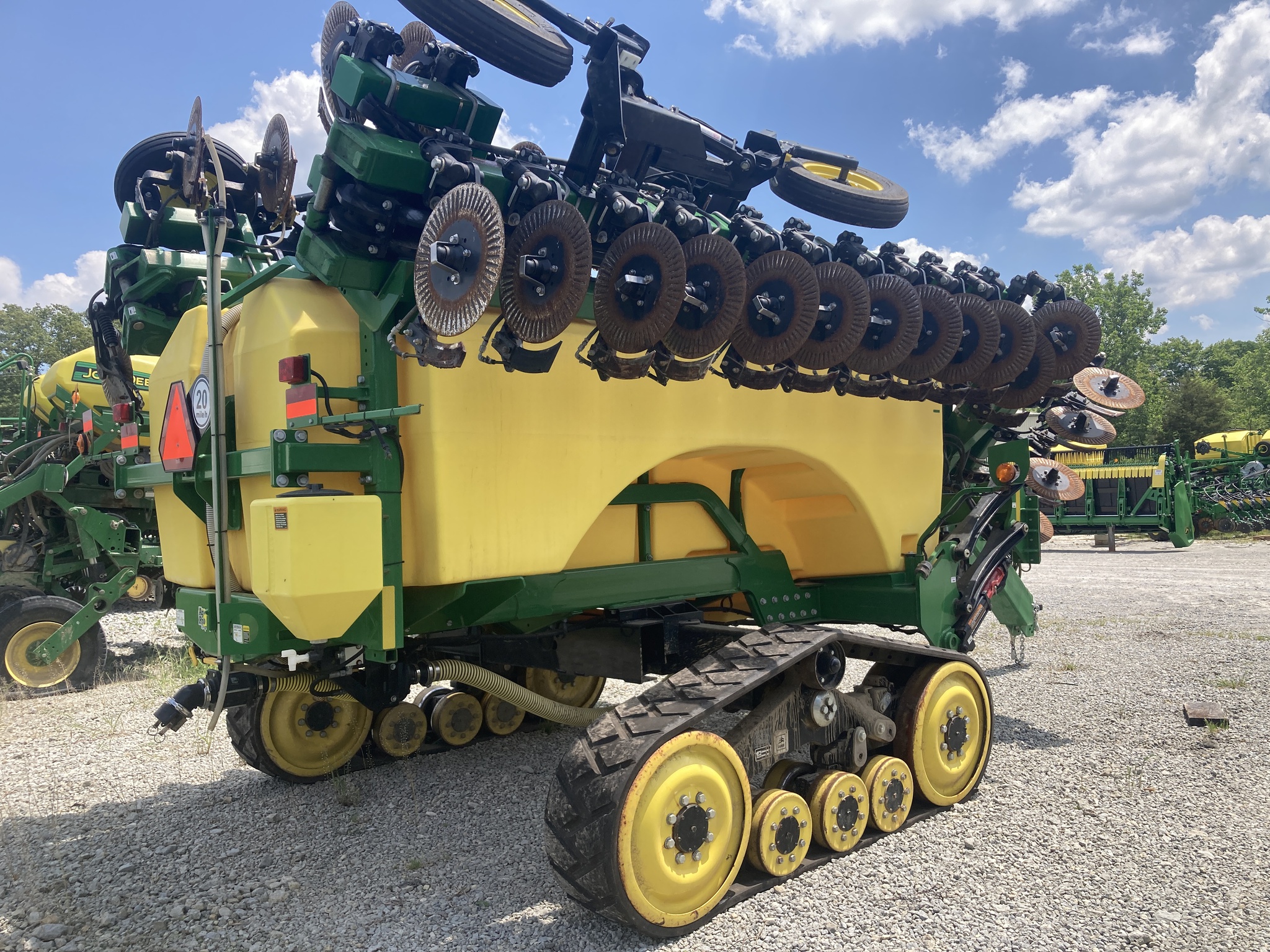 2021 John Deere 2530L Image 9