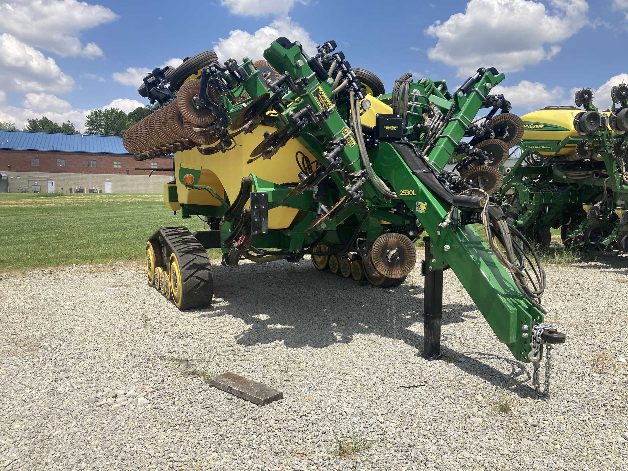 2021 John Deere 2530L Image 10