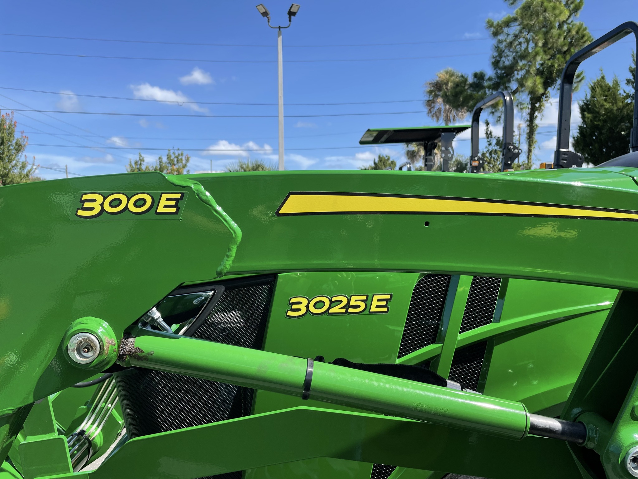 2023 John Deere 3025E Image 5