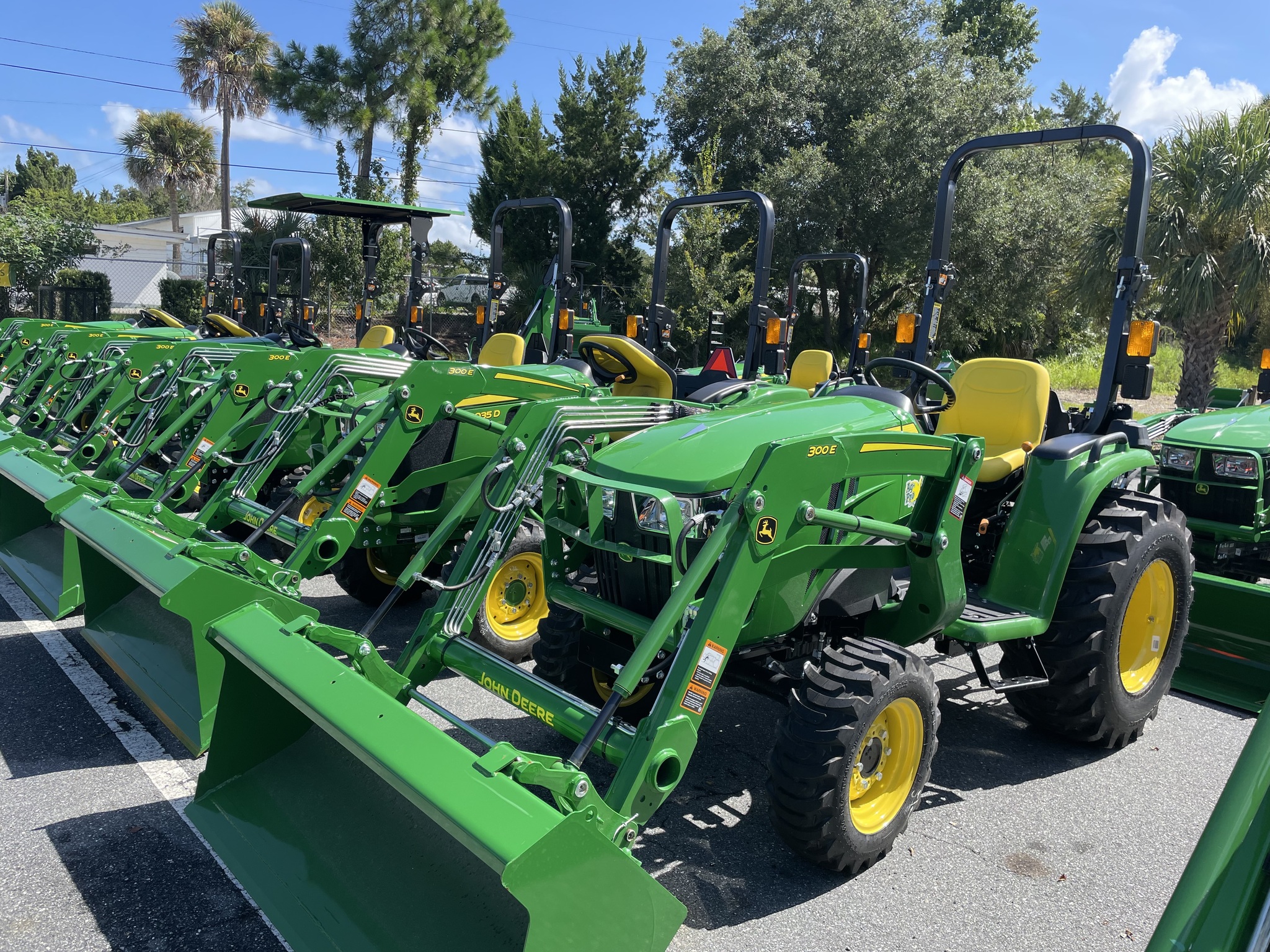 2023 John Deere 3025E Image 3