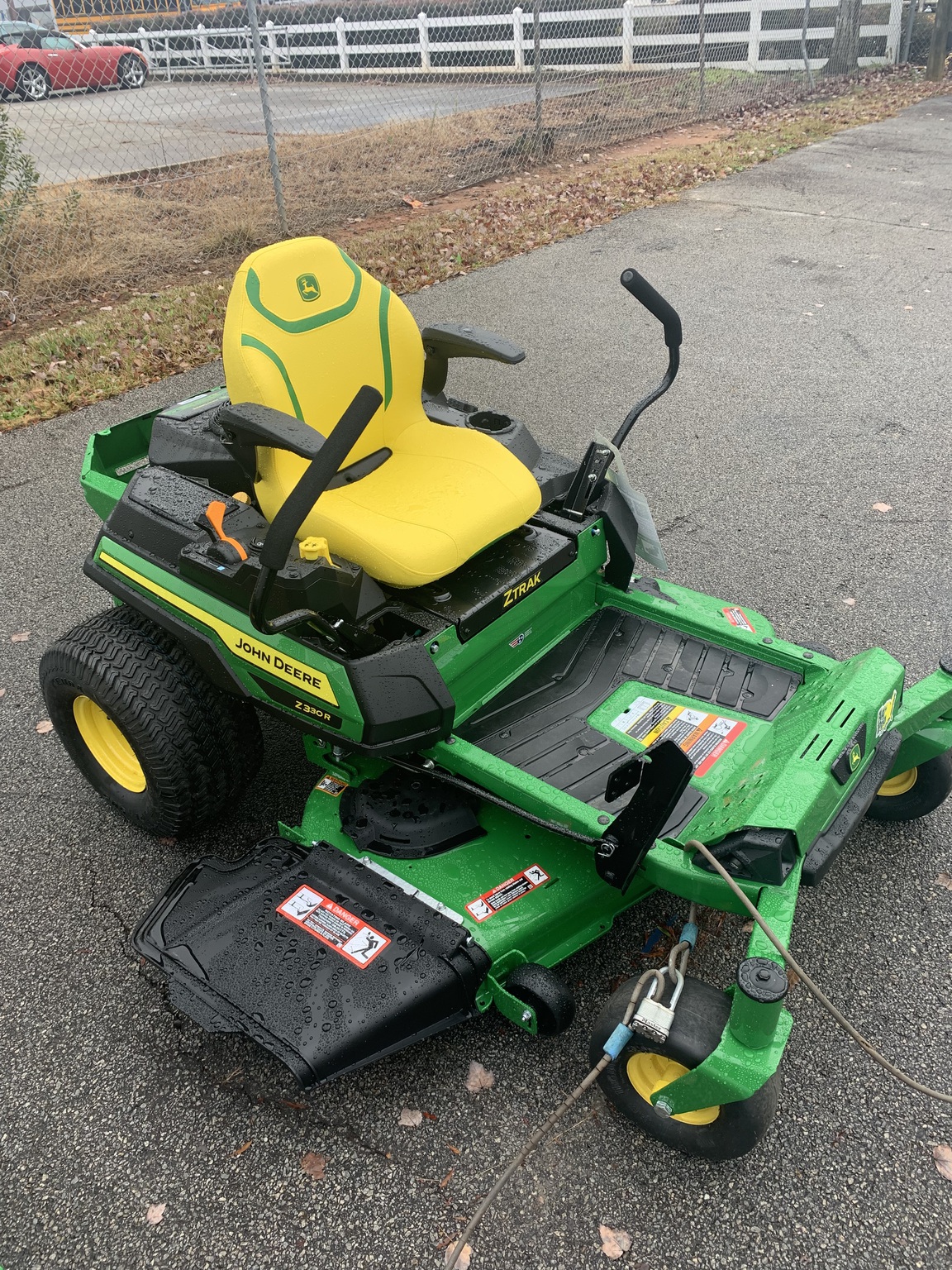 2025 John Deere z330r Image 5