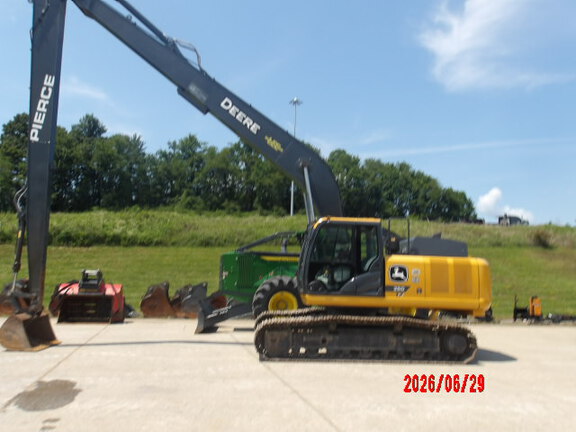 Photo of a 2023 John Deere 250P