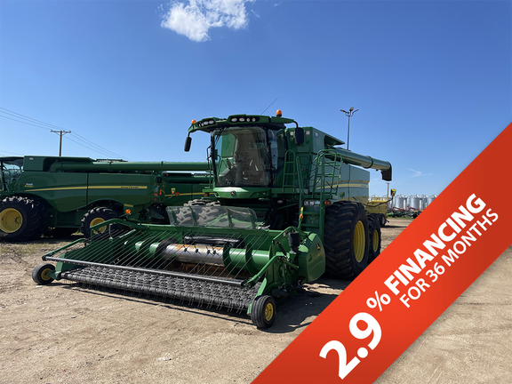 Photo of a 2012 John Deere S690
