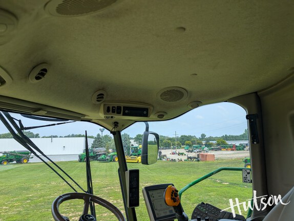 Photo of 2016 John Deere S690