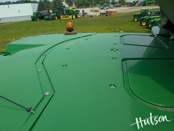 Photo of 2016 John Deere S690