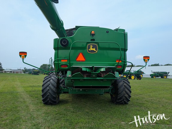 Photo of 2016 John Deere S690