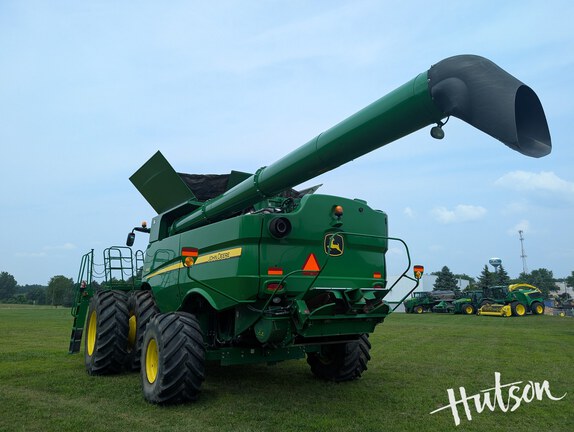 Photo of 2016 John Deere S690