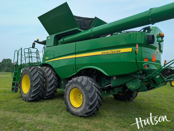 Photo of 2016 John Deere S690