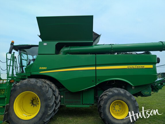Photo of 2016 John Deere S690