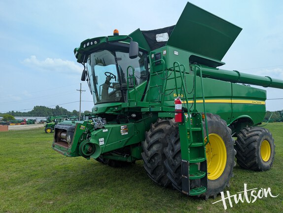 Photo of 2016 John Deere S690