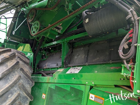 Photo of 2016 John Deere S690