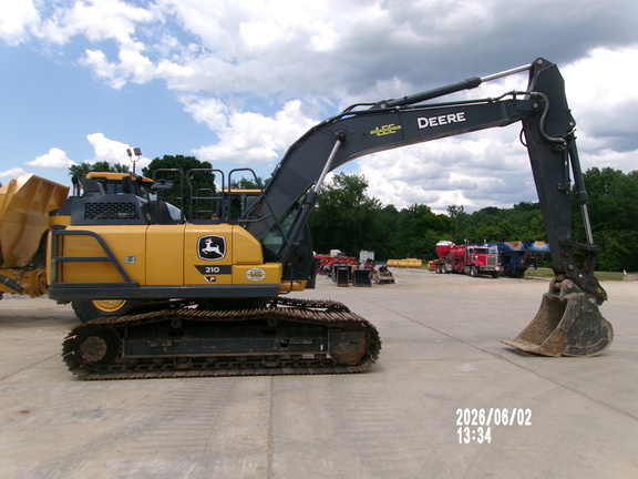 Photo of a 2024 John Deere 210P