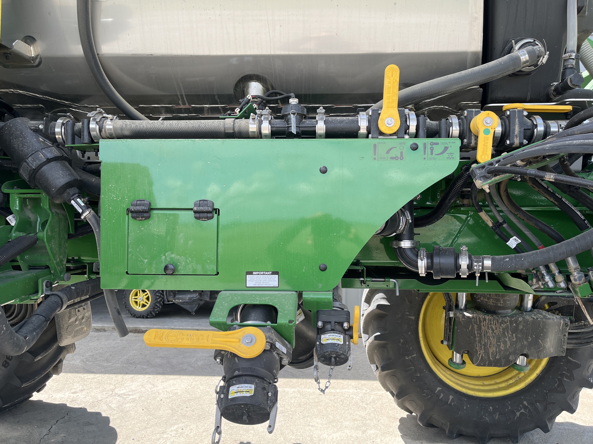 Used 2024 John Deere 410R Self Propelled Sprayers at Koenig Equipment in Greensburg, IN - PhotoXL9