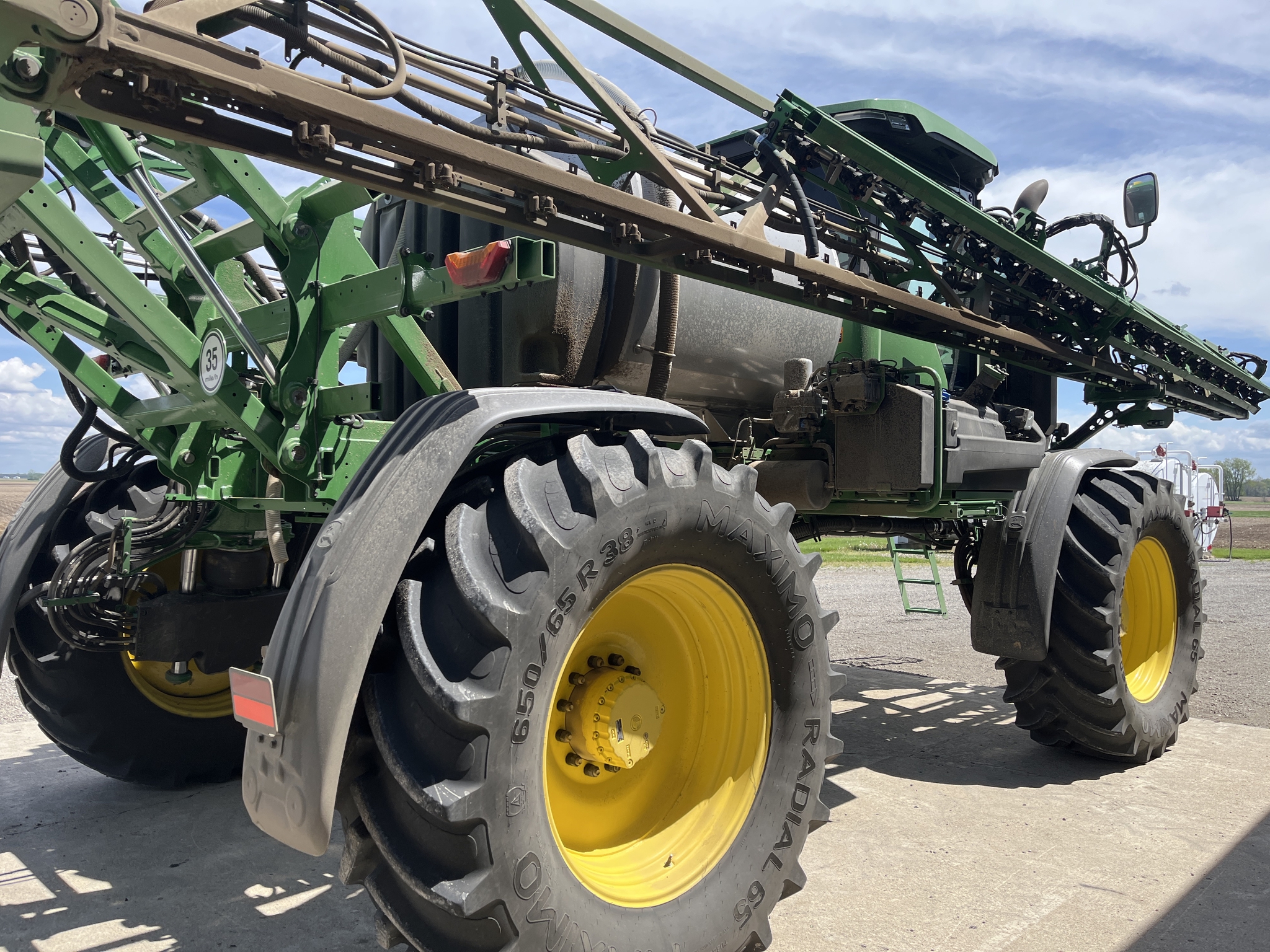 Used 2024 John Deere 410R Self Propelled Sprayers at Koenig Equipment in Greensburg, IN - PhotoXL3
