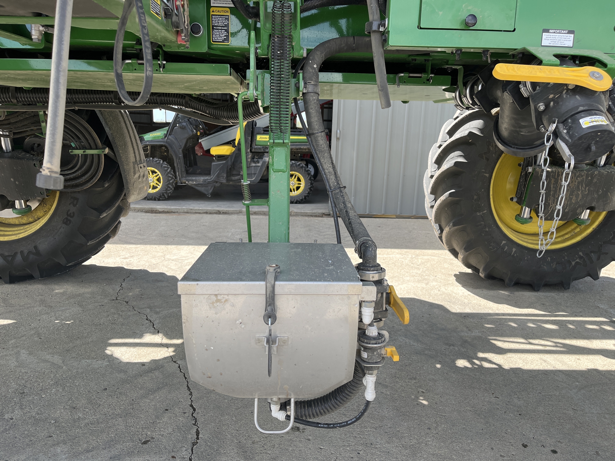 Used 2024 John Deere 410R Self Propelled Sprayers at Koenig Equipment in Greensburg, IN - PhotoXL11