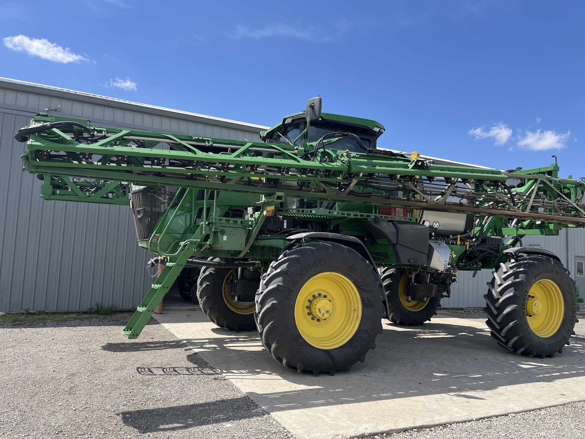 Used 2024 John Deere 410R Self Propelled Sprayers at Koenig Equipment in Greensburg, IN - PhotoXL1