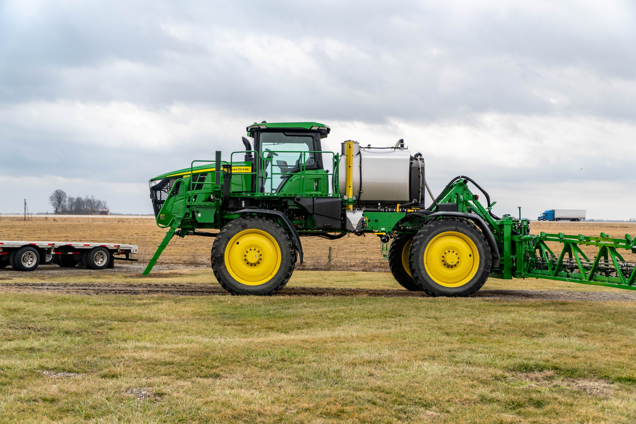 Used 2024 John Deere 410R Self Propelled Sprayers at Koenig Equipment in Greensburg, IN - PhotoXL1