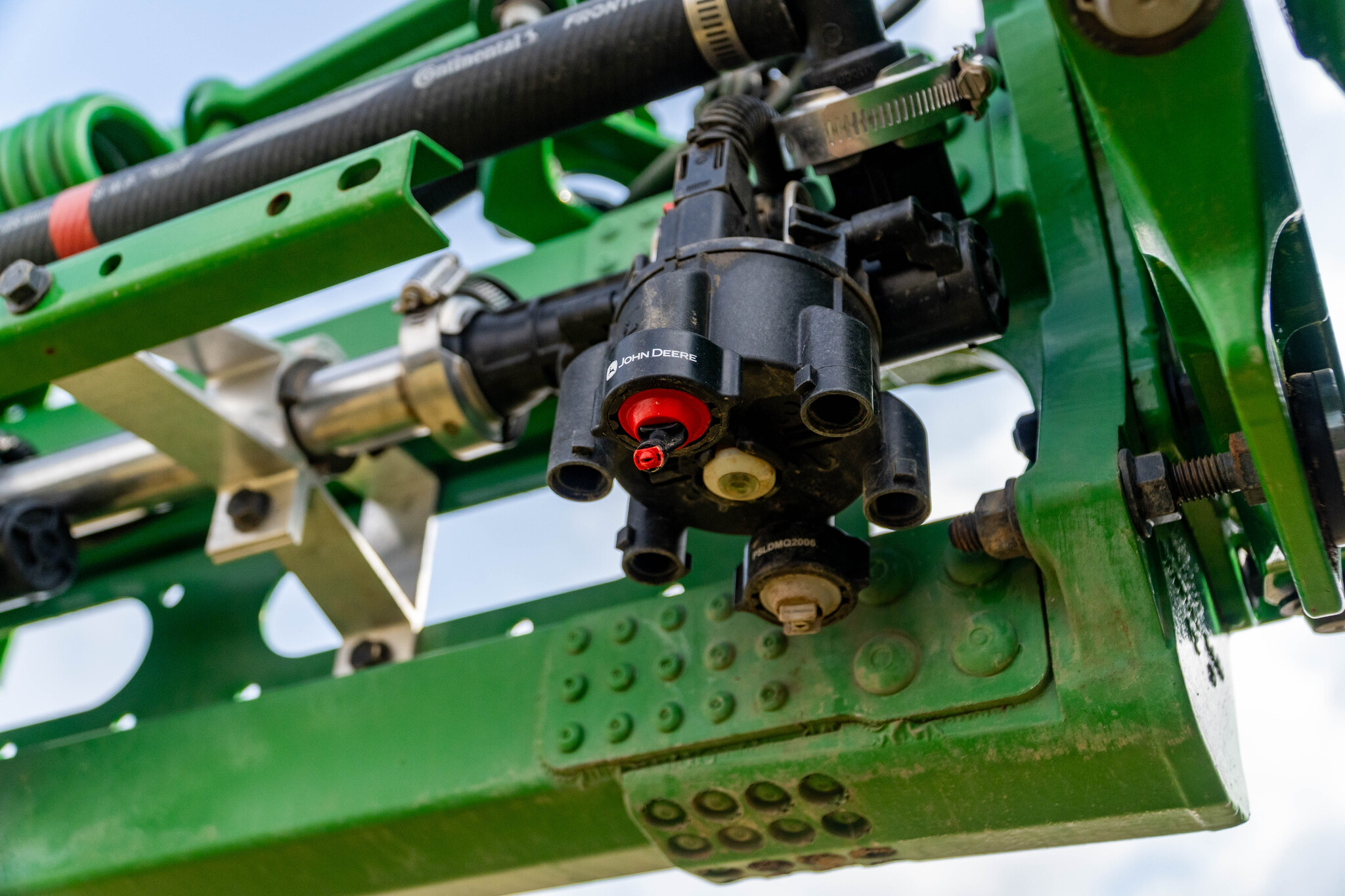 Used 2024 John Deere 410R Self Propelled Sprayers at Koenig Equipment in Greensburg, IN - PhotoXL34