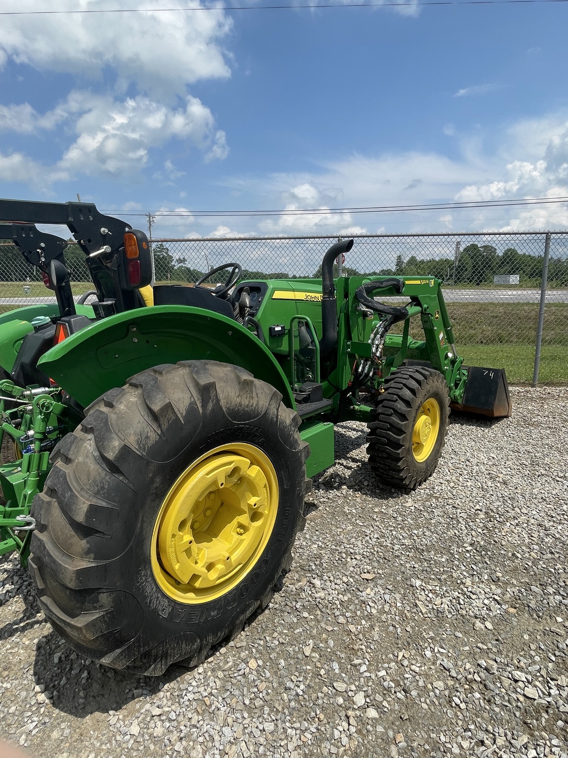 2021 John Deere 5075E Image 2