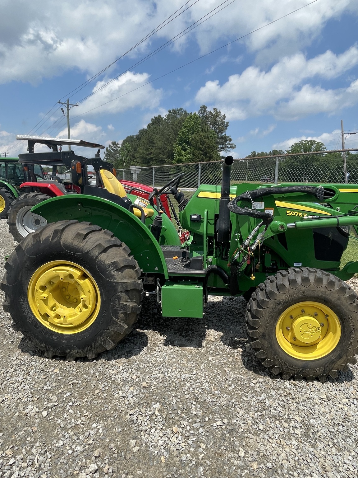 2021 John Deere 5075E Image 4