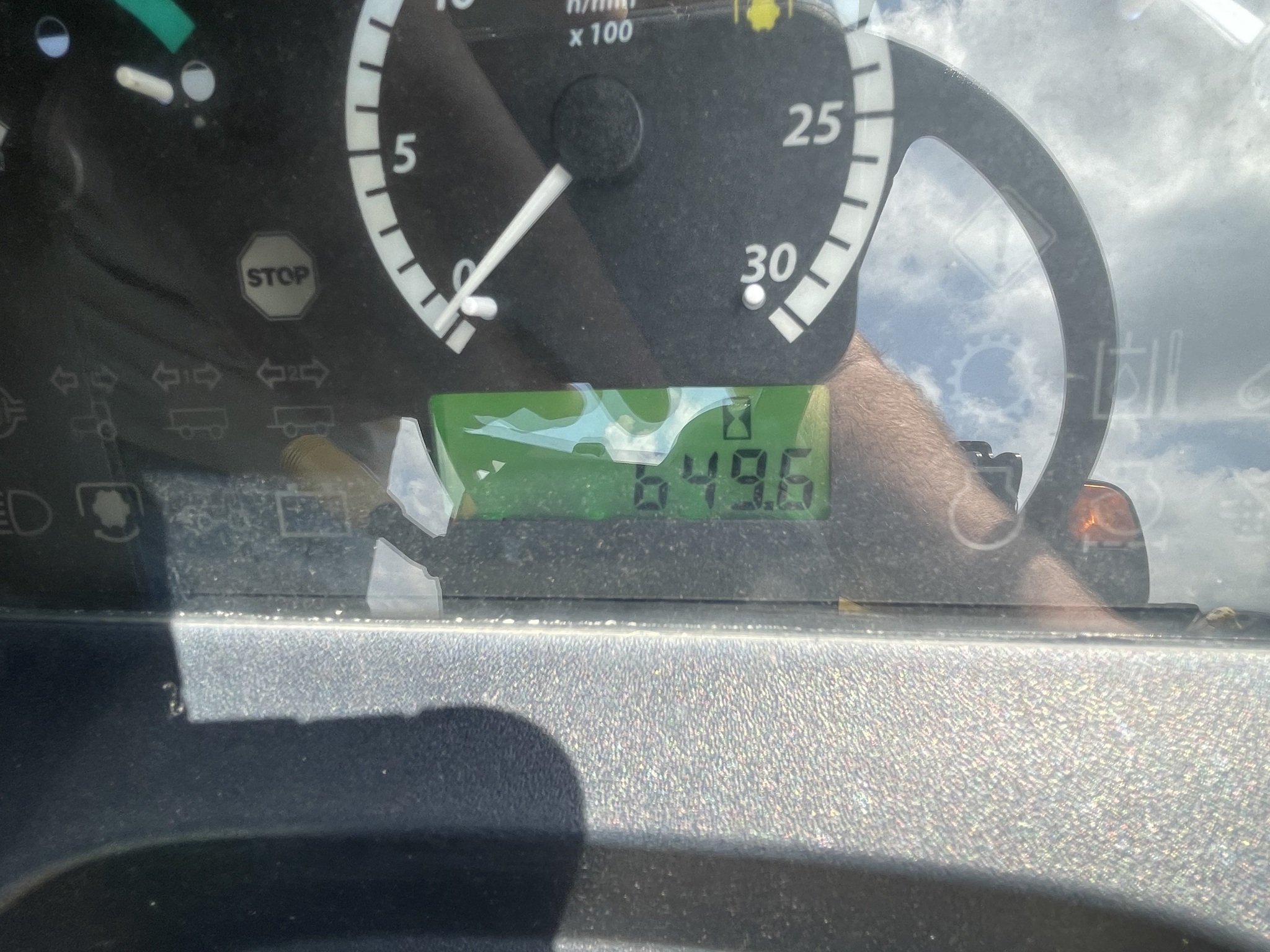 2021 John Deere 5075E Image 9