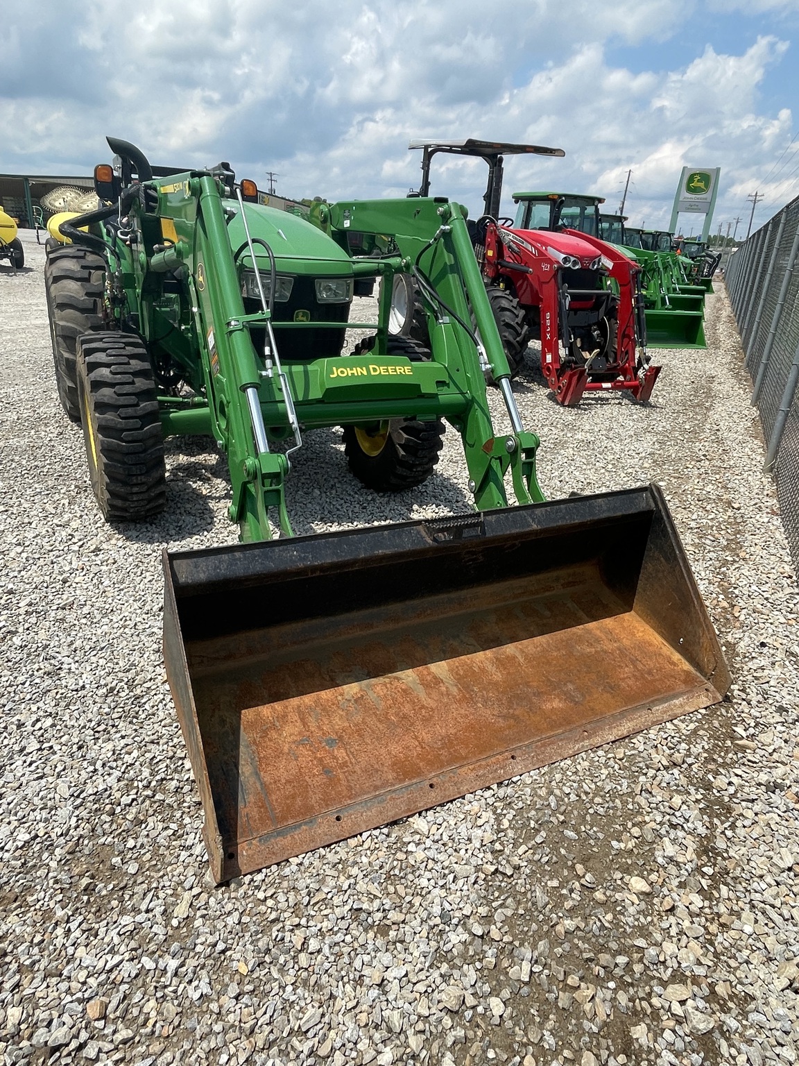 2021 John Deere 5075E Image 6