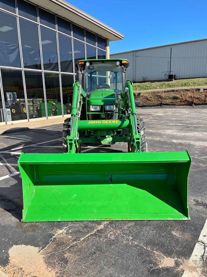 2017 John Deere 5100E Image 2