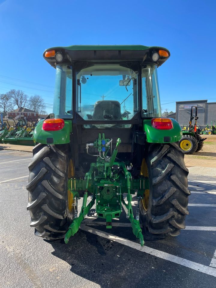 2017 John Deere 5100E Image 4