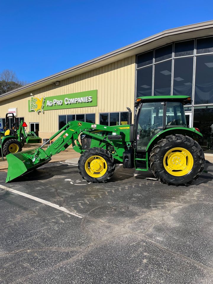 2017 John Deere 5100E Image 1