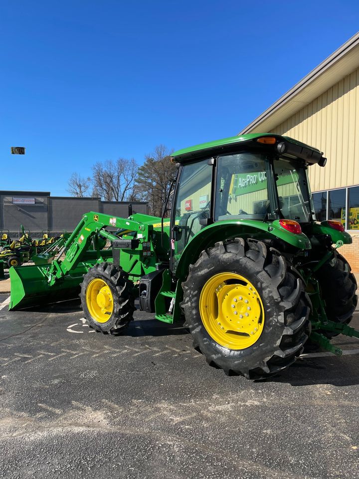 2017 John Deere 5100E Image 3