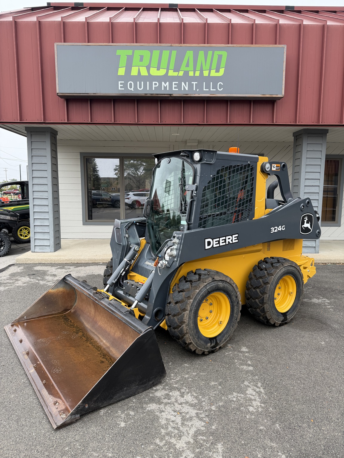 2023 John Deere 324G Image 1